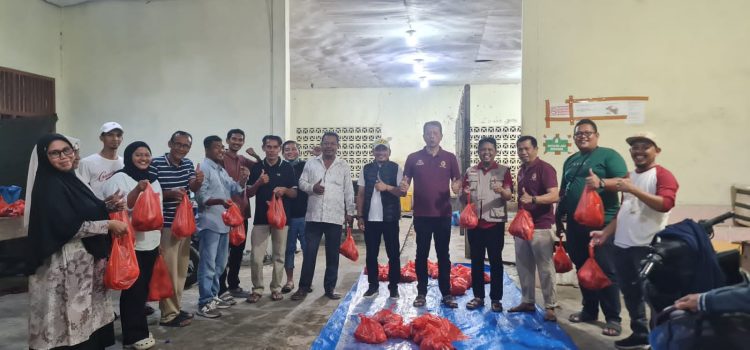 Momen foto bersama pengurus DPD dan Ketua DPK se-Kabupaten Bireuen saat pembagian hewan qurban, Jumat (29/05/2026).
