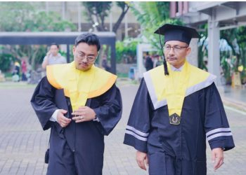 Wisuda di JCC, Haji Uma Raih Gelar Magister Ilmu Politik, Putranya Lulus Sarjana Ilmu Komunikasi