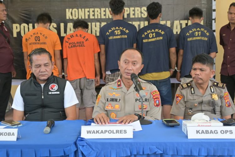 Kapolres AKBP Aditya S.P. Sembiring, M.Si.K. diwakili Wakapolres KOMPOL Moch Guntur Priyantoko, S.H., M.H., memimpin Pers Release pengungkapan kasus narkoba.