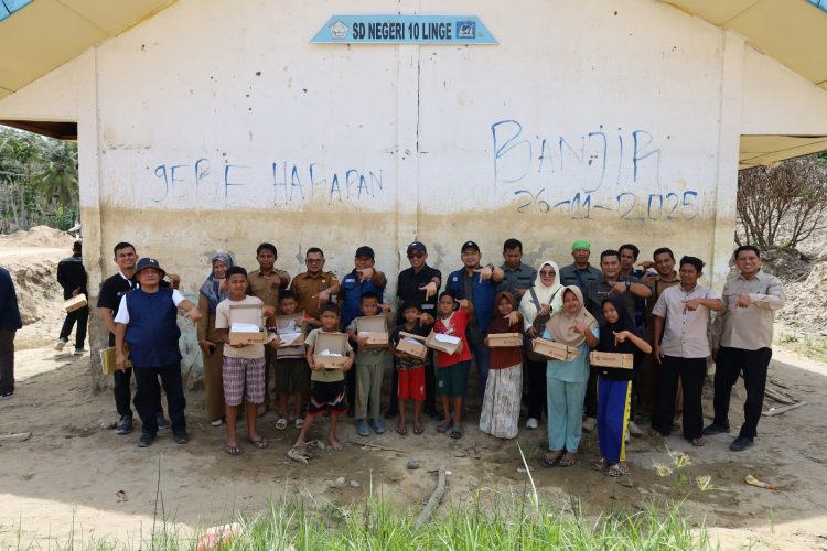 Sejumlah murid SDN 10 Linge yang sebelumnya telantar di tenda darurat kini resmi dialihkan ke ruang kelas milik SMPN 26 Takengon.