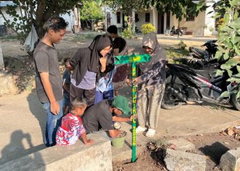 KKN Unimal Kelompok 36 Tinggalkan Jejak Pengabdian, Plang Nama Lorong Hiasi Desa Krueng Seunong