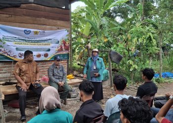 Universitas Syiah Kuala Dorong Warga Gampong Reudeup Sulap Limbah Ikan dan Sayur Jadi Pakan Ayam