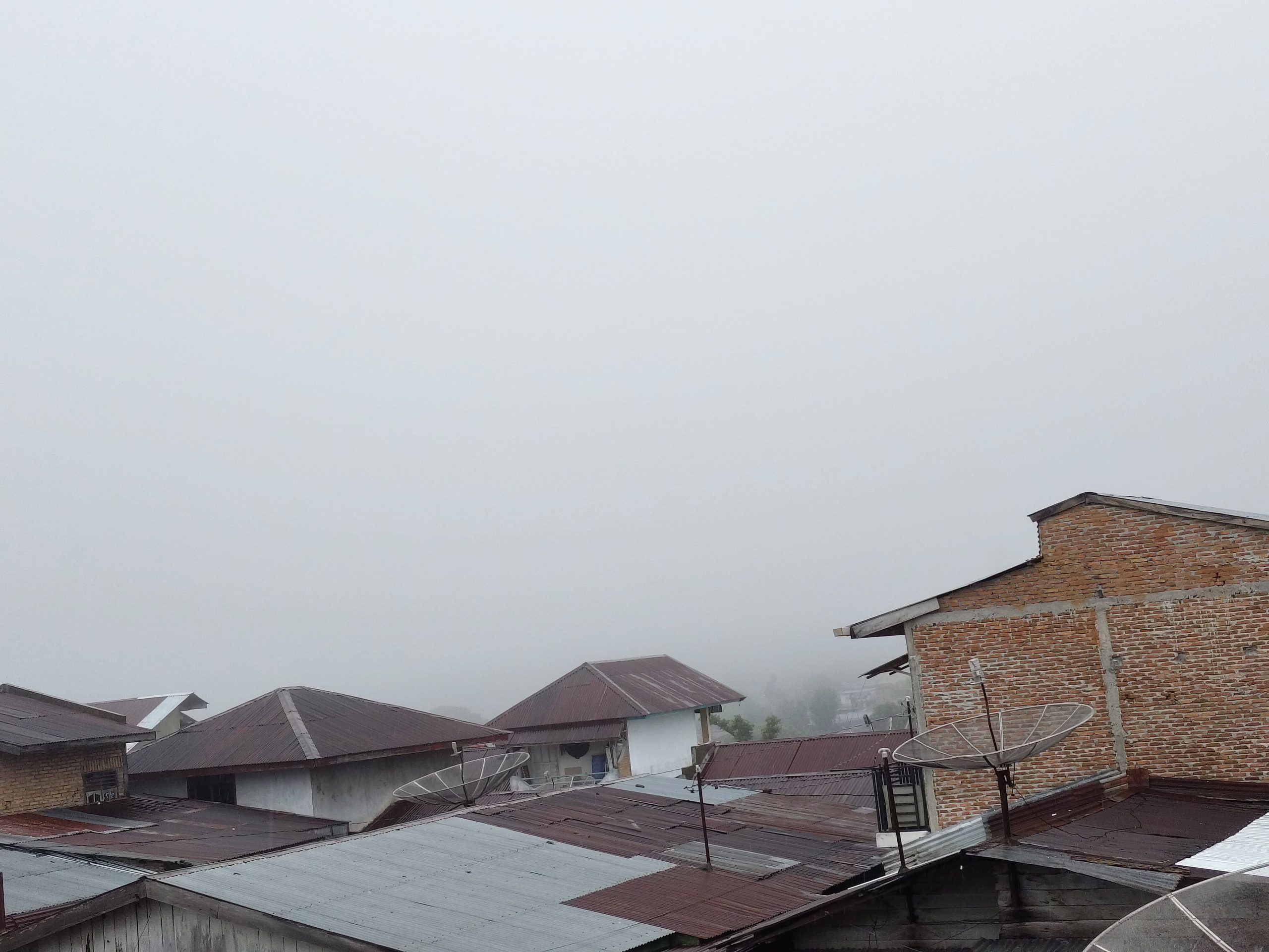 Pematangsiantar Diselimuti Kabut Sejak Siang, Warga Khawatir Dampaknya Pematangsiantar Diselimuti Kabut Sejak Siang, Warga Khawatir Dampaknya