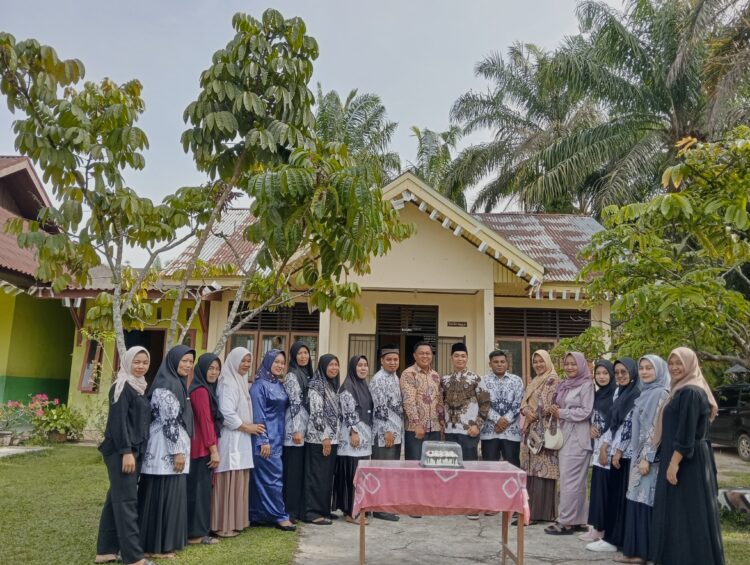 Para Guru dan stedholder SD Negri 021 Muara Langsat Kec. Sentajo Raya Kab. Kuansing