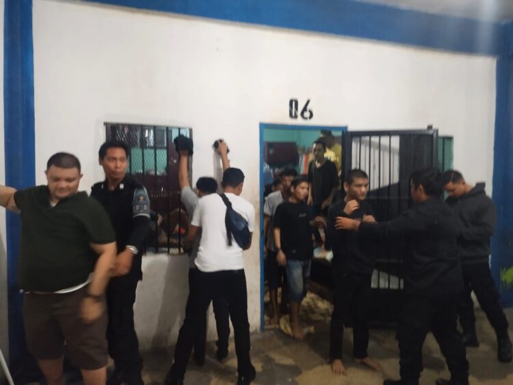 Kepala KPLP Narkotika Kelas IIA Pematangsiantar Pimpin Razia Warga Binaan