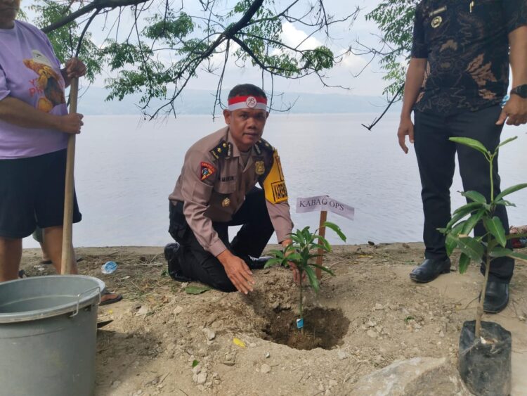 Dalam Rangka HUT Bhayangkara ke-78, Polres Simalungun Tanam 5 Ribu Pohon & Tabur 10 Ribu Bibit Ikan