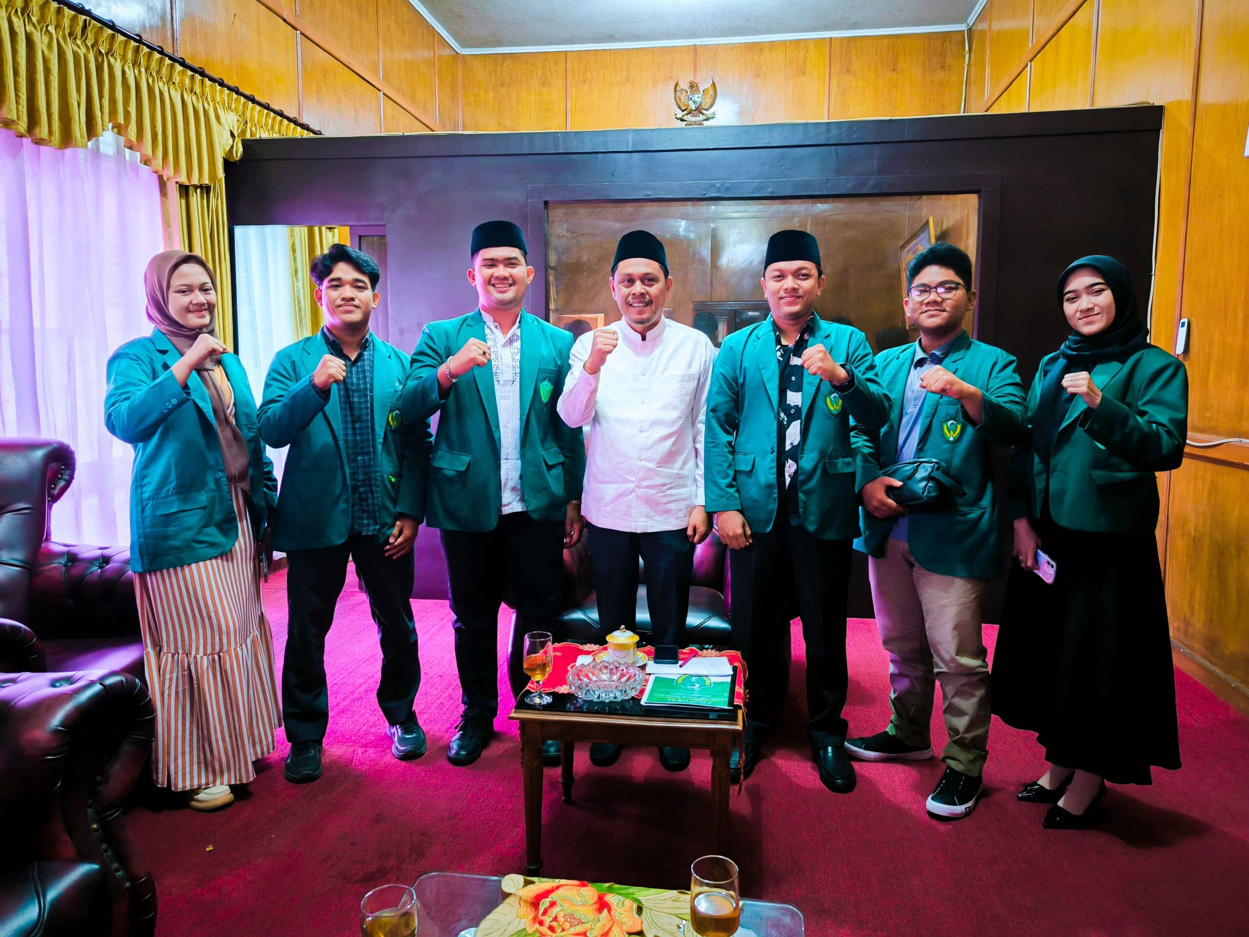 Ketua DPRD Kota Tebing Tinggi Basyaruddin Nasution, SH.MH saat Sesi Poto bersama Pw IPA Sumut