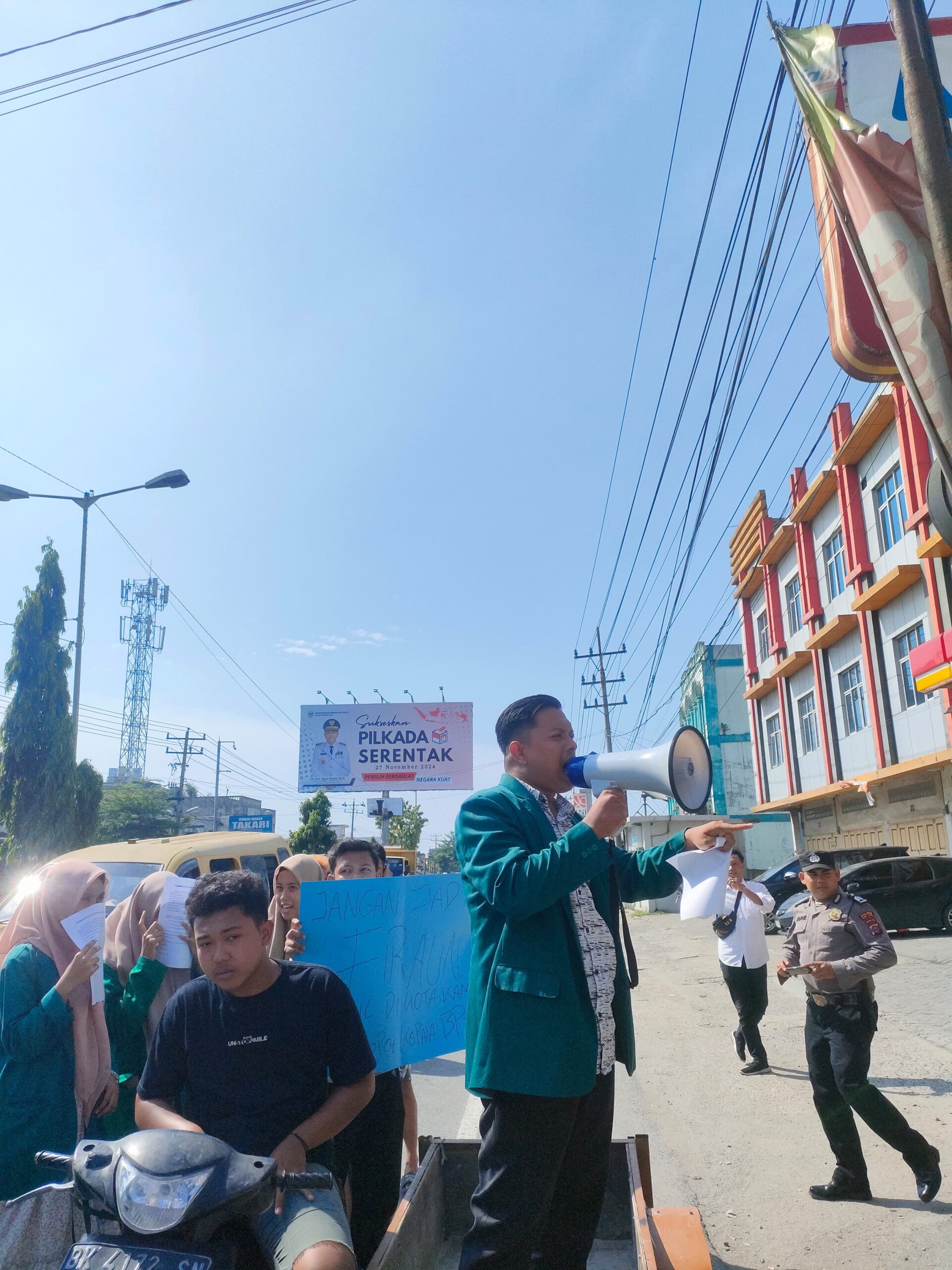 PMTT Saat aksi Damai dengan di kawal pihak Kepolisian