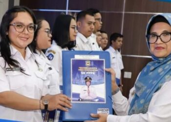 Serahkan Perpanjangan SK kepada 368 PPPK, dr Susanti: Jika Ada Tunjangan Pegawai Belum Dicairkan, Silahkan WA Saya