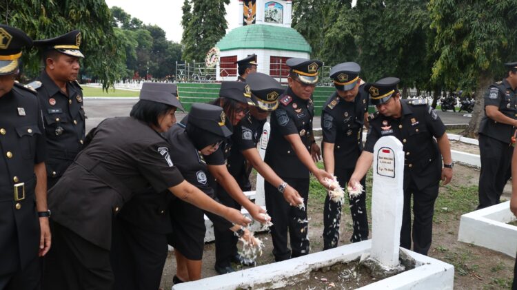 Peringati Hari Pengayoman Ke-79, Lapas Kelas IIA Pematangsiantar Ziarah & Tabur Bunga di Makam Pahlawan