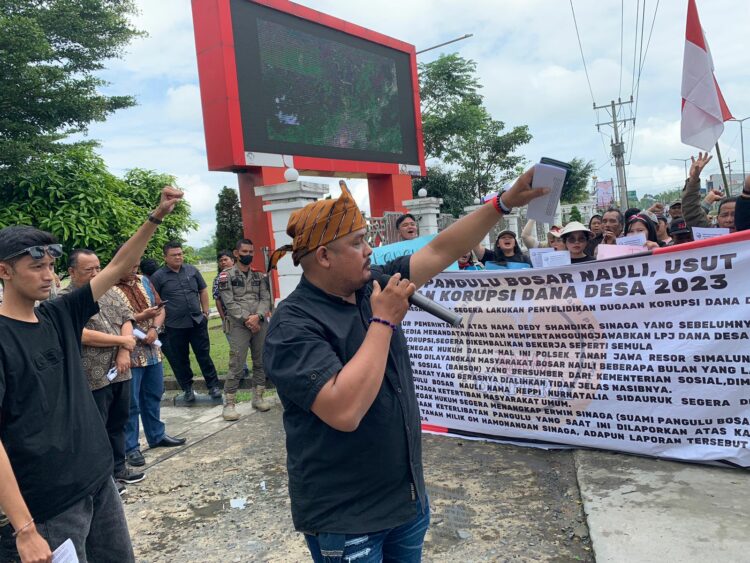 Demo Tuntut Turunkan Pangulu Bosar Nauli Kabupaten Simalungun Buntut Sikap Arogan dan Dugaan Korupsi Dana Desa