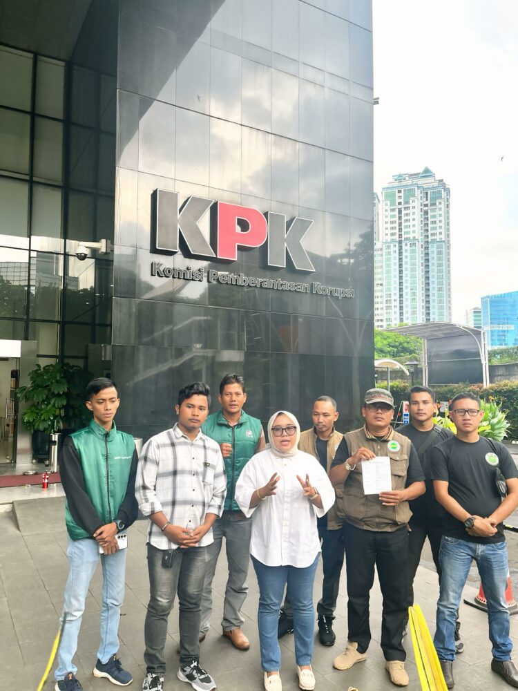 Ratu Nisya dan Anggota DPRD Provinsi Banten Melaporkan eks PJ Gubernur ke Komisi Pemberantasan Korupsi