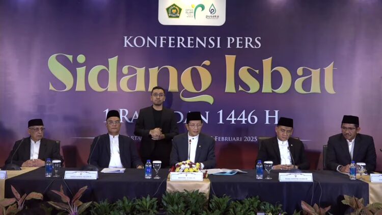 Menteri Agama RI, Nasaruddin Umar, saat memberikan keterangan pers hasil sidang isbat penetapan 1 Ramadan 1446 H di Kantor Kemenag, Jakarta, Jumat (28/2/2025). (Sumber: YouTube Kemenag RI)
