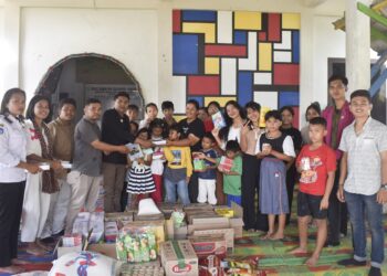 Pengurus Namaposo Sinode GKPS Sampaikan Tali Kasih, Anak Panti Asuhan BKM GKPS Sampaikan Terima Kasih