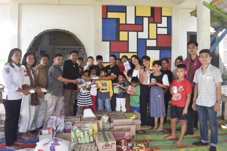 Pengurus Namaposo Sinode GKPS Sampaikan Tali Kasih, Anak Panti Asuhan BKM GKPS Sampaikan Terima Kasih