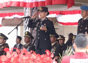 AKBP Sah Udur Pimpin Upacara Penurunan Bendera