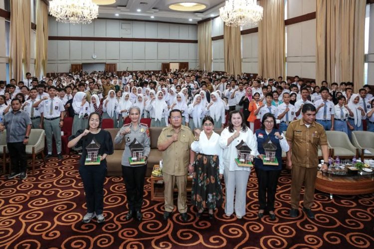 Wali Kota Wesly Buka Seminar, Siswa Antusias Bertanya dalam Bahasa Inggris ke Pembicara Olivia Silalahi