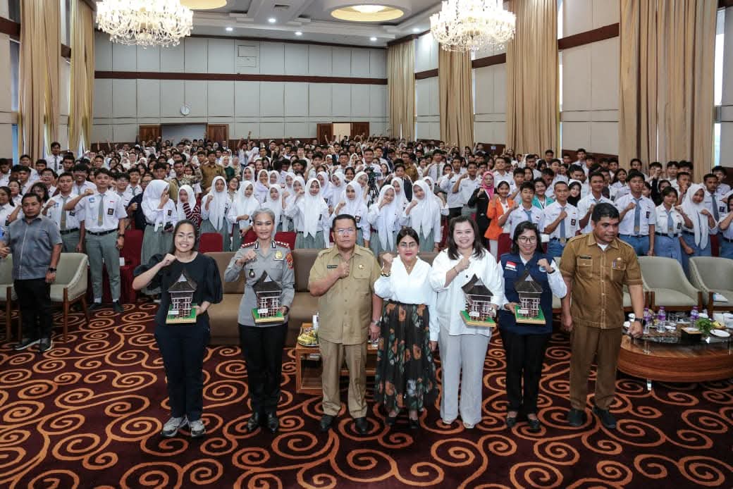 Wali Kota Wesly Buka Seminar, Siswa Antusias Bertanya dalam Bahasa Inggris ke Pembicara Olivia Silalahi