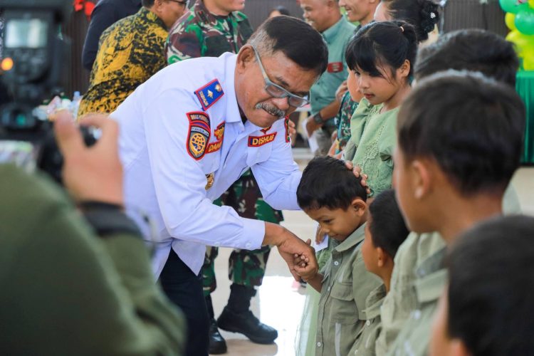 Wali Kota Wesly Berikan Tali Asih di Perayaan Natal Oikumene Korem 022/PT, Satdisjan Rem, dan Kodim 0207/Simalungun
