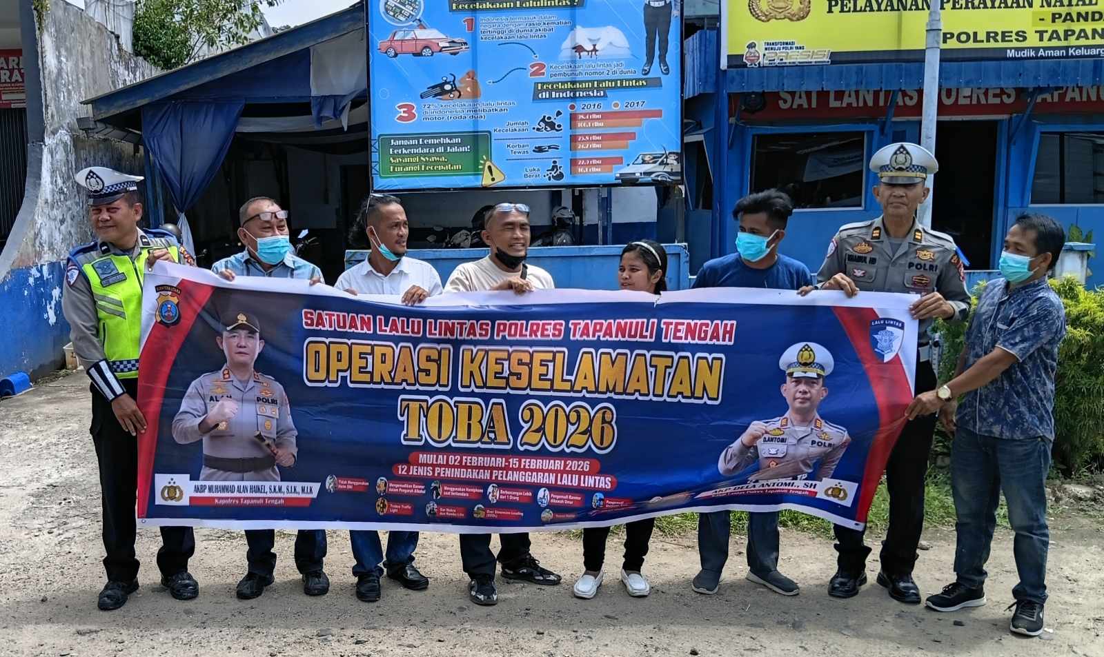 Peringati HPN Organisasi Wartawan Bersama Satlantas Polres Tapteng Bagikan Masker
