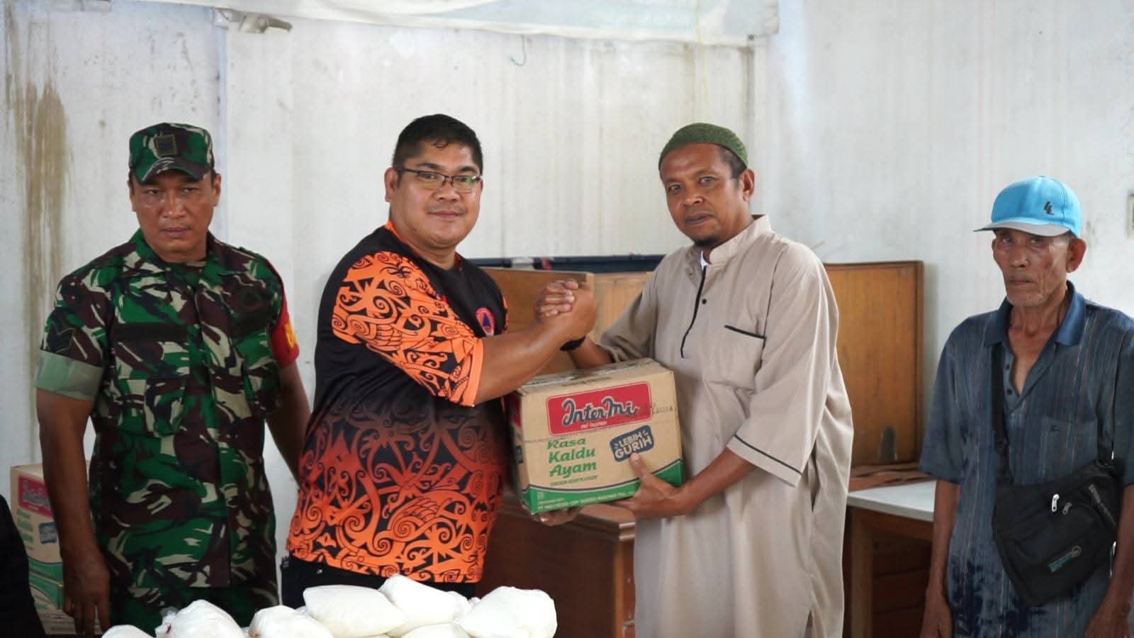 Pemko Pematangsiantar Serahkan Bantuan ke 30 KK Terdampang Angin Puting Beliung di Kecamatan Siantar Barat dan Siantar Sitalasari