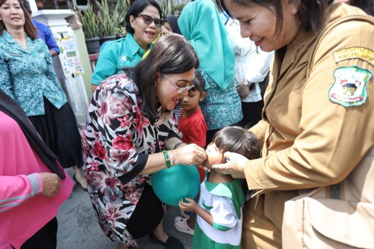 Ketua TP PKK Ny Liswati Tinjau Posyandu di Bah Kapul dan Baru