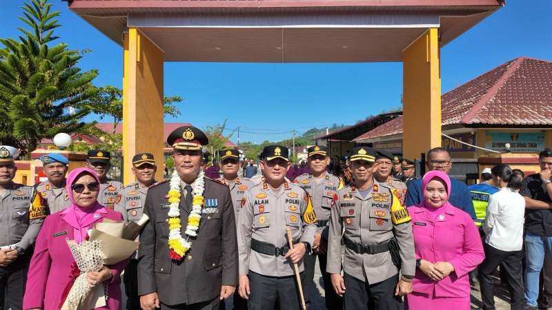 Tradisi Pedang Pora Warnai Purna Bhakti Kompol Sargatua Siregar di Polres Tapteng