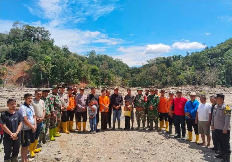 Menunggu di Tengah Puing 7 Korban Masih Hilang di Sibabangun Tapteng