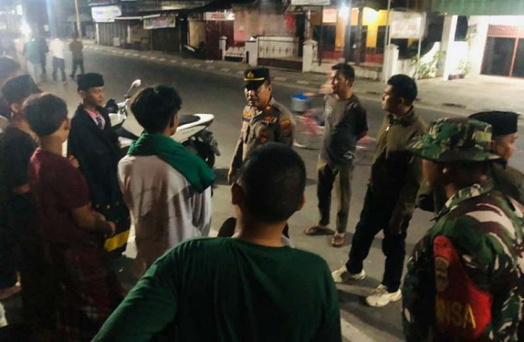Kapolsek Sambas Pimpin Patroli Asmara Subuh Hindari Gangguan Kamtibmas
