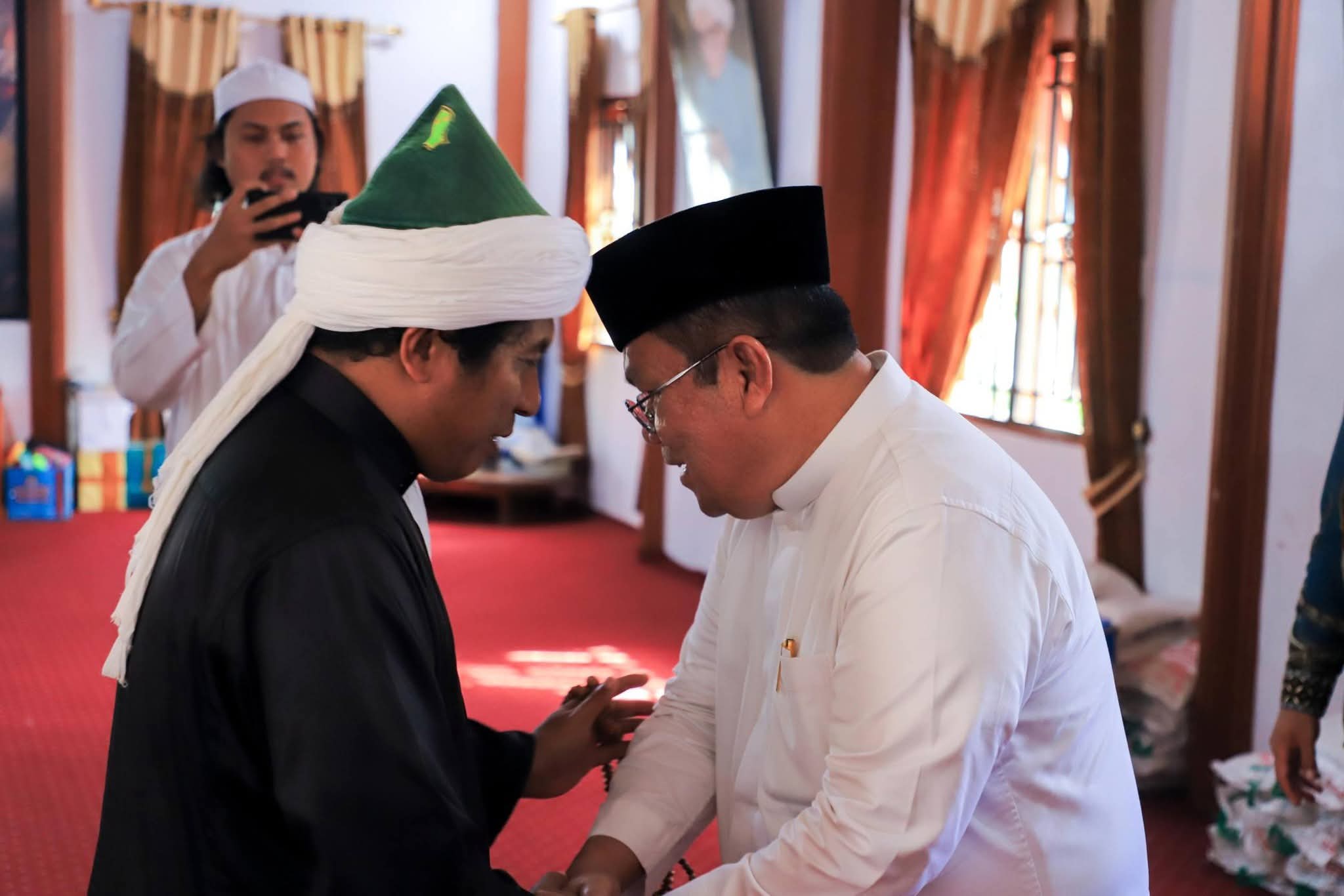 Perkokoh Nilai Toleransi, Wali Kota Wesly dan Ketua PKK Ny Liswati Halal Bihalal Idul Fitri di Persulukan Babussalam TGB