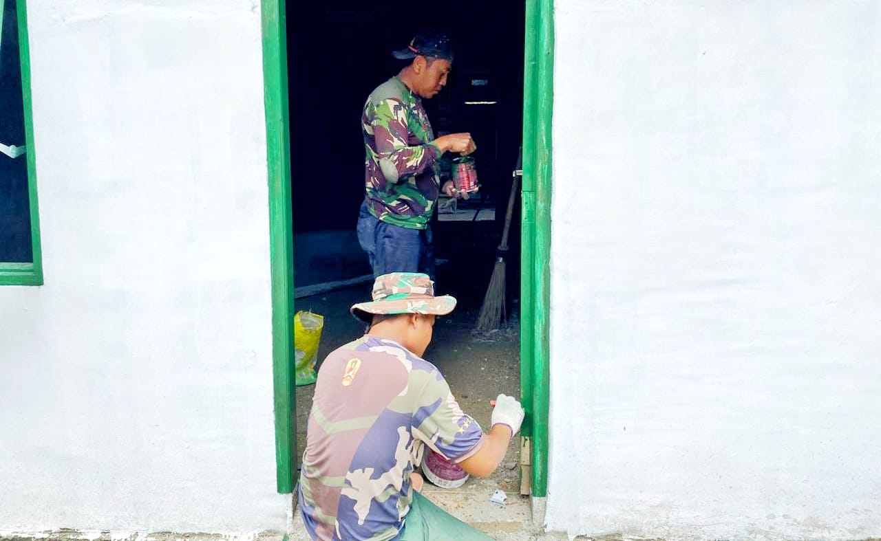 TNI Renovasi Rumah Tak Layak Huni di Bahapal Raya