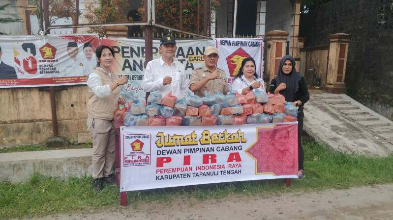 Wujud Kepedulian di Bulan Suci Wakil Bupati Tapteng dan PIRA Bagikan Ratusan Takjil