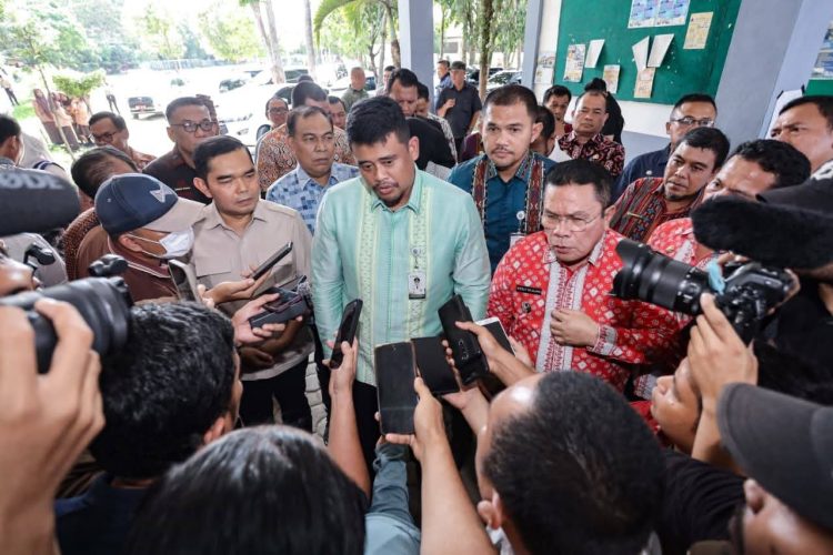 Wali Kota Wesly Dampingi Gubernur Sumut Bobby Nasution Bahas Permasalahan SMAN 5 Pematangsiantar
