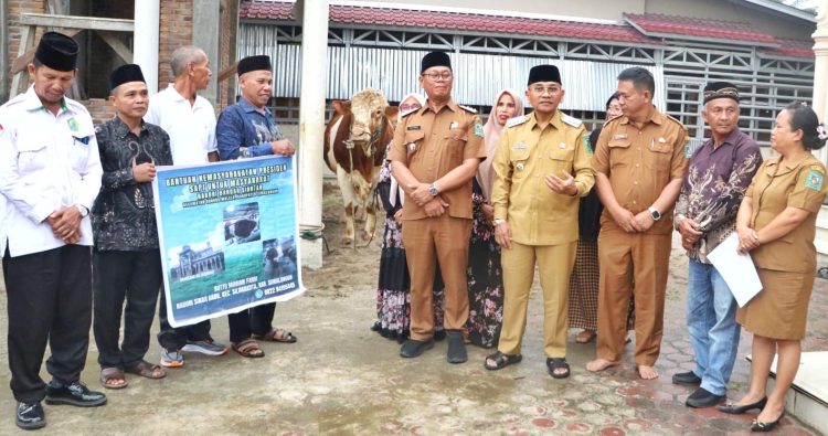 Serahkan Hewan Qurban Bantuan Presiden RI di Masjid Al-Aksho Gunung Malela, Bupati Simalungun Sampaikan Terimakasih