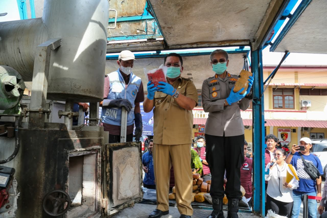Wali Kota Wesly Ikut Musnahkan Barang Bukti Narkotika di Polres Pematangsiantar