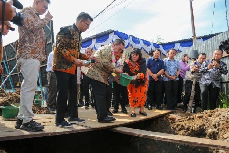 Peletakan Batu Pertama Pembangunan GBI Jalan Danau Tondano, Wali Kota Wesly Beri Bantuan Pribadi Semen 500 Sak