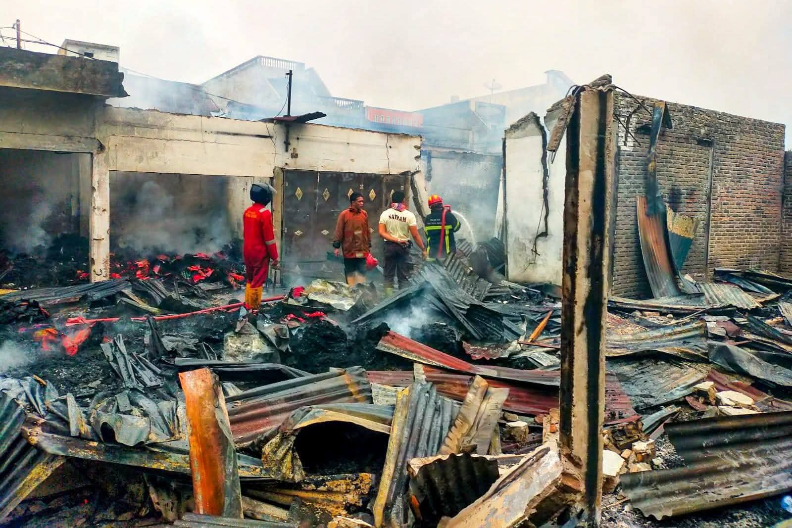 Wali Kota Wesly Tinjau Lokasi Kebakaran Pasar Dwikora