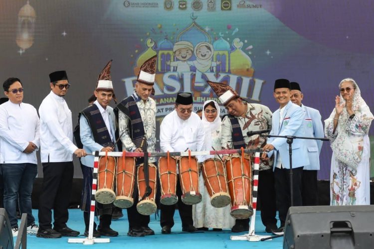 Wali Kota Wesly Pukul Gonrang Tanda Dibukanya FASI XIII Tingkat Provinsi Sumut