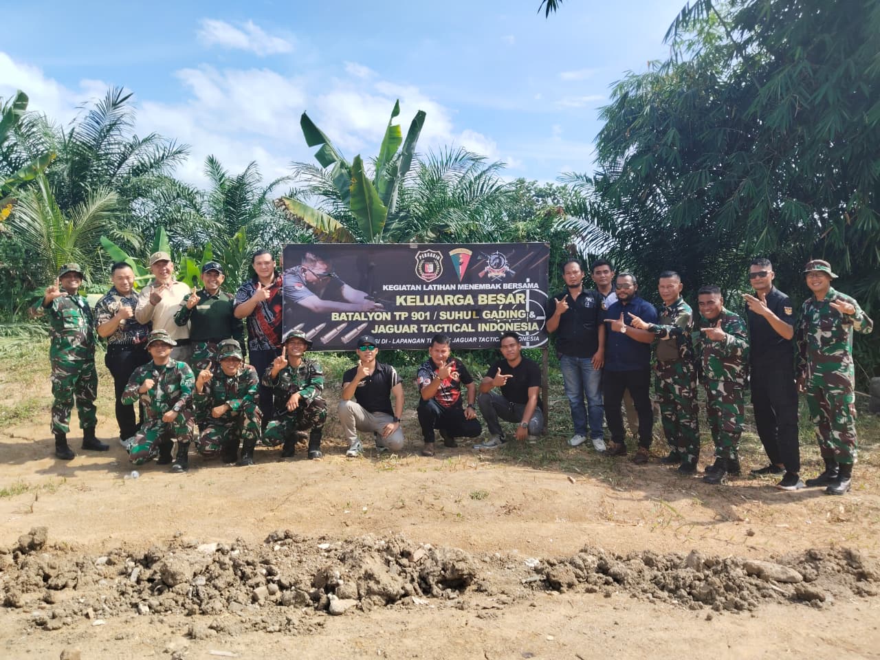 Jaguar Tactical Indonesia dan Perwira TNI Gelar Latihan Menembak Bersama untuk Pererat Silaturahmi