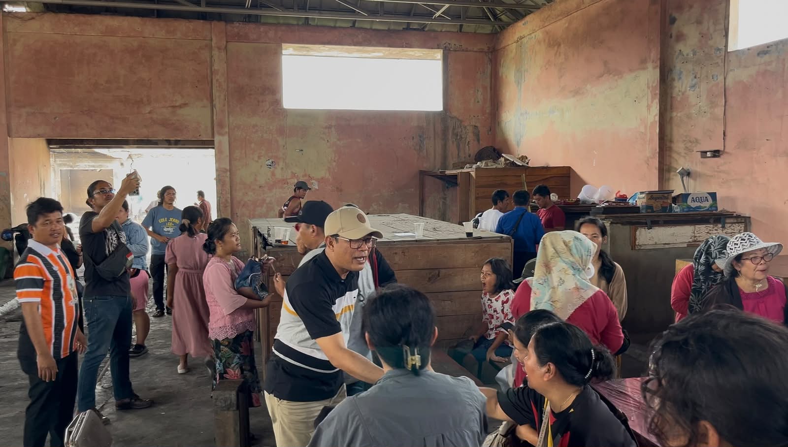 Kunjungi Pasar Dwikora Siantar, Penrad Siagian Minta Pemko Segera Cari Solusi Korban Kebakaran