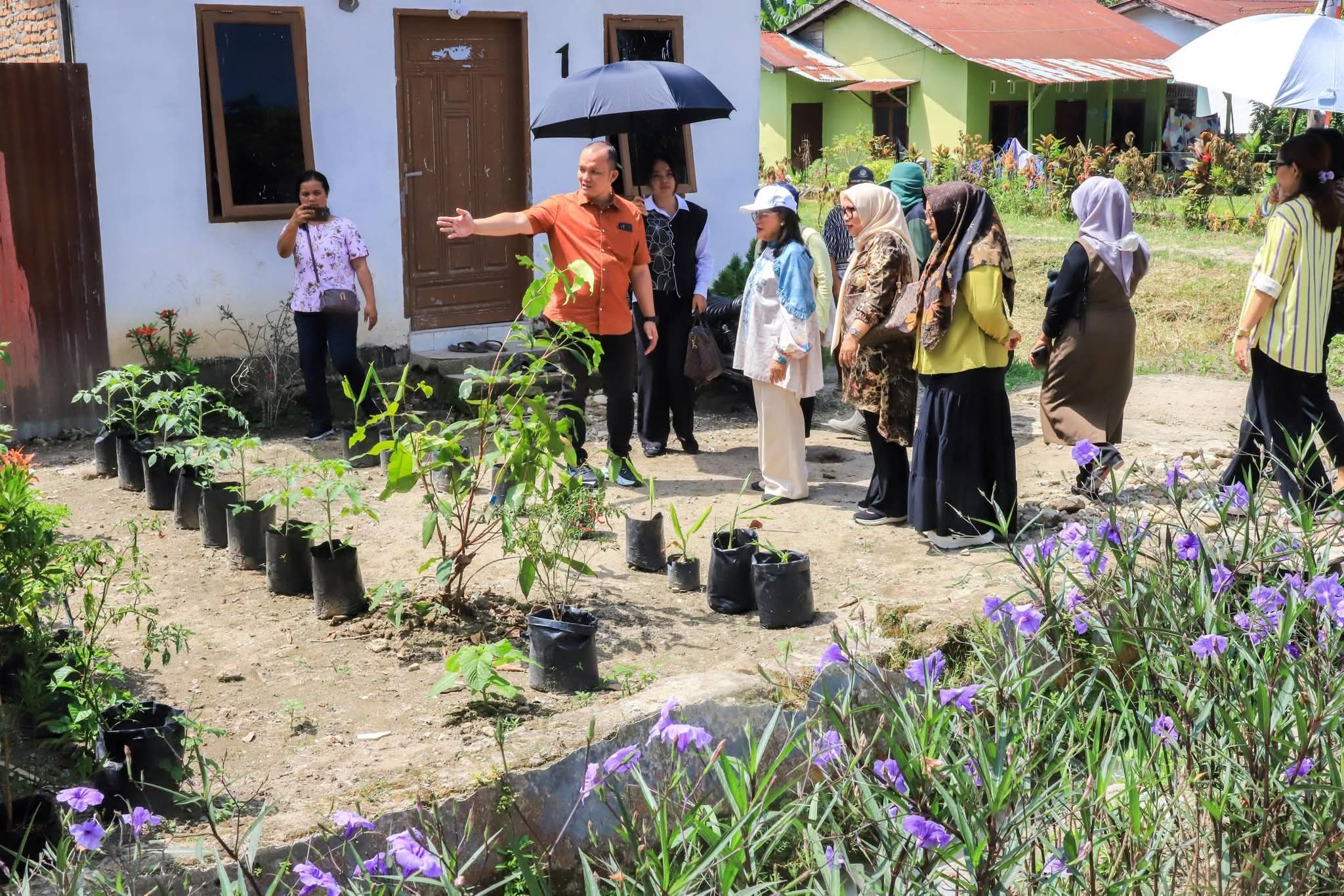 Ketua TP PKK Ny Liswati Tinjau Kesiapan Kelurahan Tong Marimbun dan Pematang Marihat Ikut Lomba PKK Tingkat Sumut
