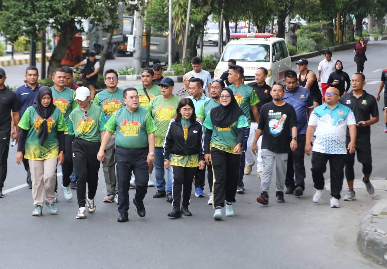 Wali Kota Wesly Jalan Santai dan Senam Sehat di Festival Rakyat Nobar Bola Gembira