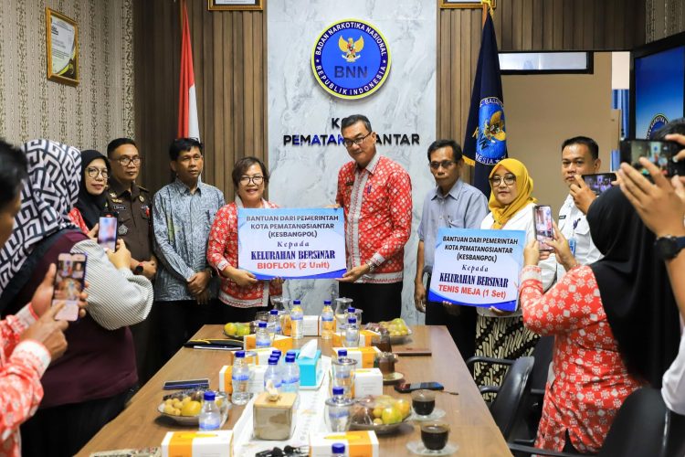 Peringati HANI 2026, Pemko dan BNN Pematangsiantar Serahkan Bioflok dan Tenis Meja ke Kelurahan Bukit Sofa Kampung Bersinar