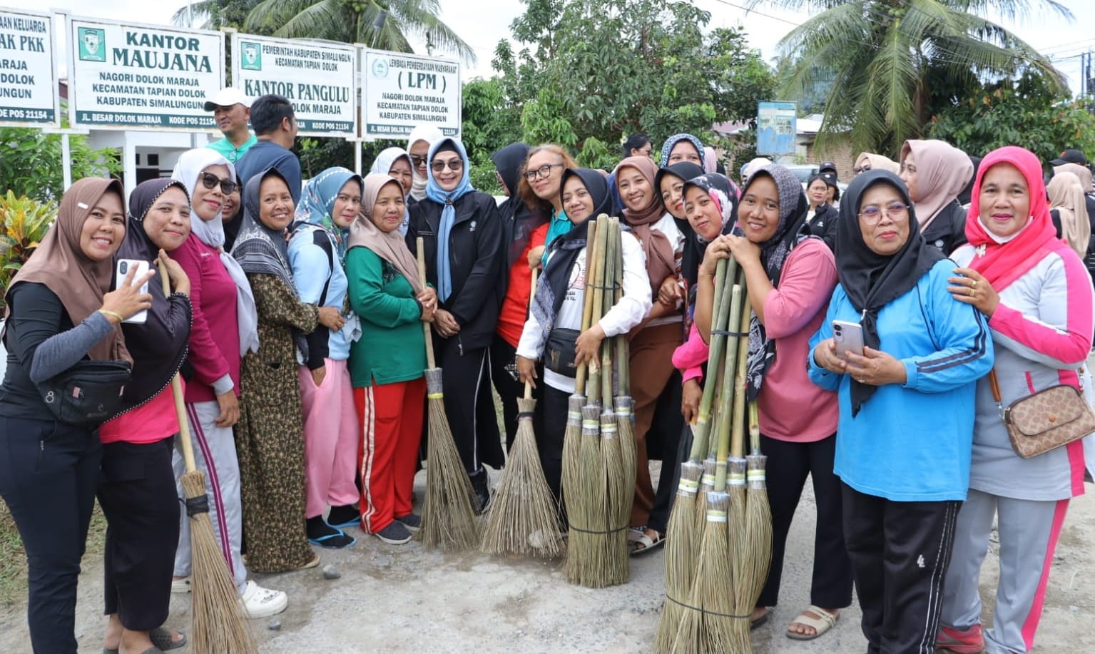 Sambut Hari Raya Idul Fitri 1447 H/2026 M, TP PKK Kabupaten Simalungun Gelar Bersih Desa di Nagori Dolok Maraja