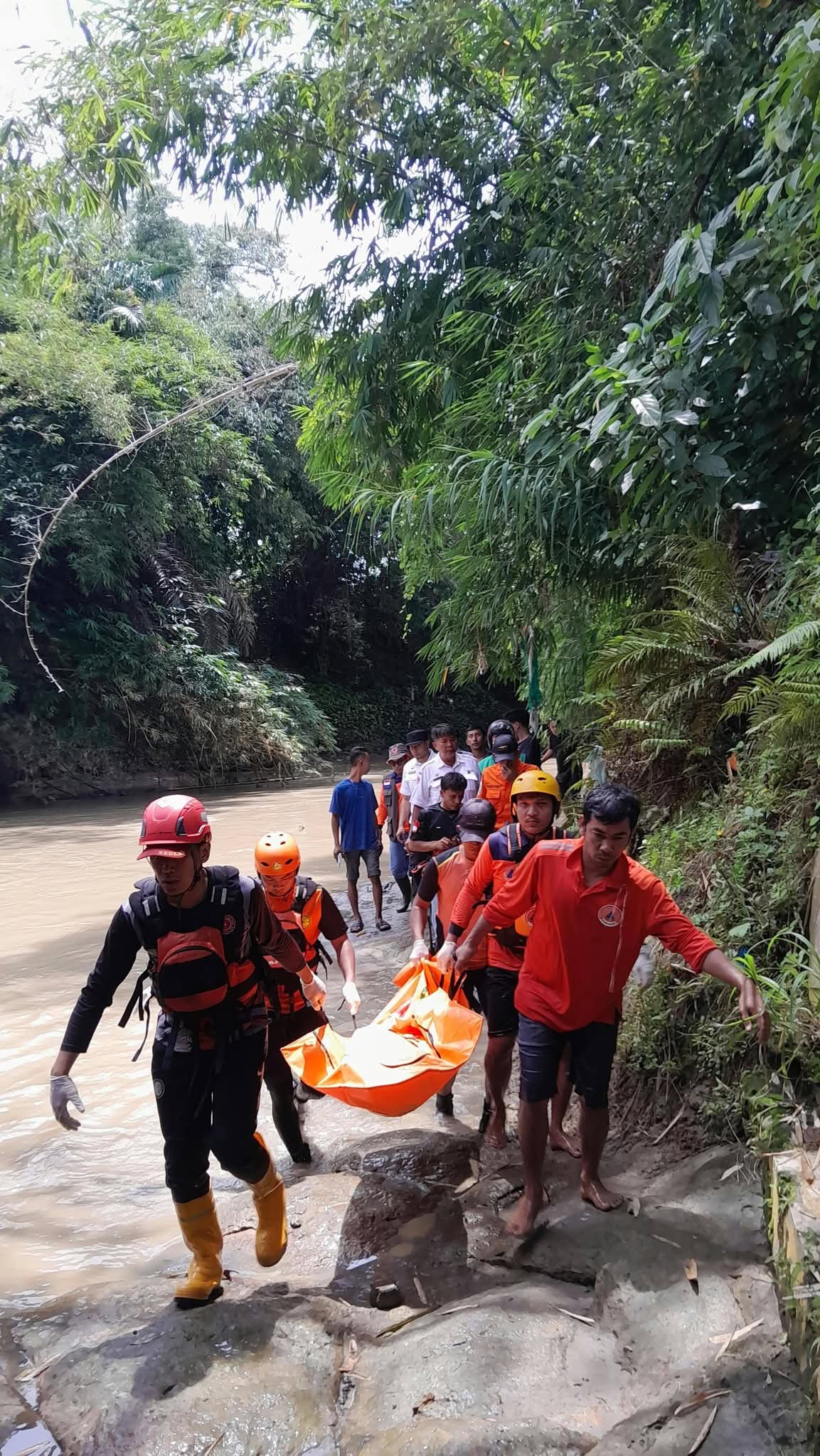 Bocah Hanyut di Bah Sosopan Ditemukan, BPBD Pematangsiantar Ucapkan Terima Kasih ke Masyarakat dan Seluruh Pihak yang Terlibat