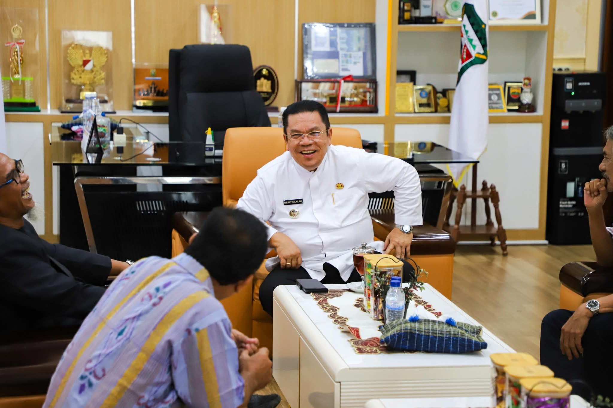 Wali Kota Wesly Sambut Audiensi Panitia Sudirman Cup 7 dan Panitia Pesta Olob Olob 123 Resort Siantar GKPS Jalan Sudirman