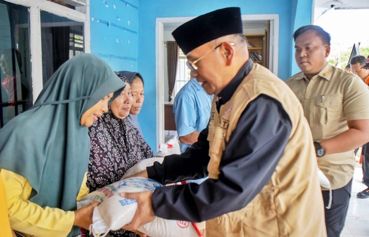 Tinjau Lokasi Bencana Angin Puting Beliung di Kecamatan Gunung Maligas: Bupati Simalungun Salurkan Bantuan