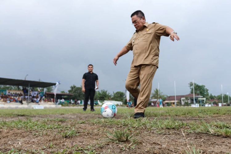 Wali Kota Wesly Kick Off Kejuaraan Sepak Bola Antar Pelajar SMA Siantar