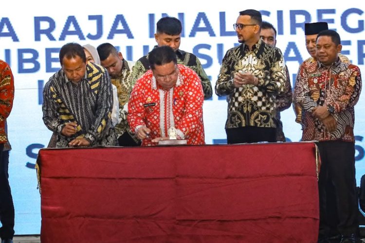 Wali Kota Wesly dan Ketua DPRD Timbul Lingga Tandatangani Komitmen Perbaikan Tata Kelola Pemerintah dengan KPK