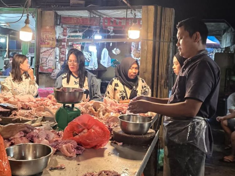 TPID dan PD Pasar Horas Jaya Gelar Operasi Pasar Murah, Daging Ayam Ras Rp40 Ribu per Kg